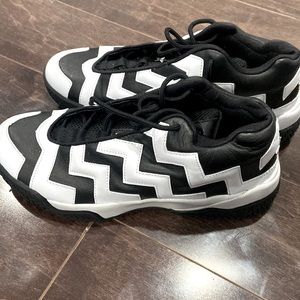 Black and white uppers women all star sneaker